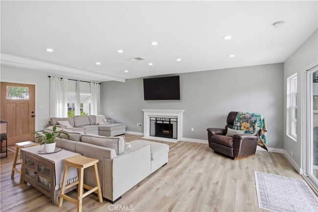 Building Photo - 3108 Ladoga Ave