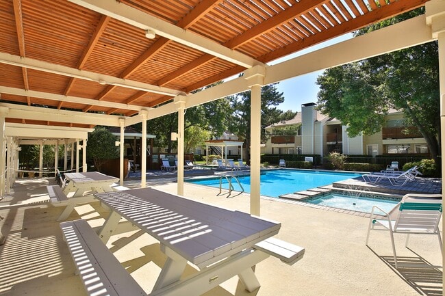 Foto del edificio - Newport Village