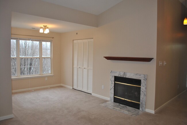 Building Photo - 606 Moonglow Rd