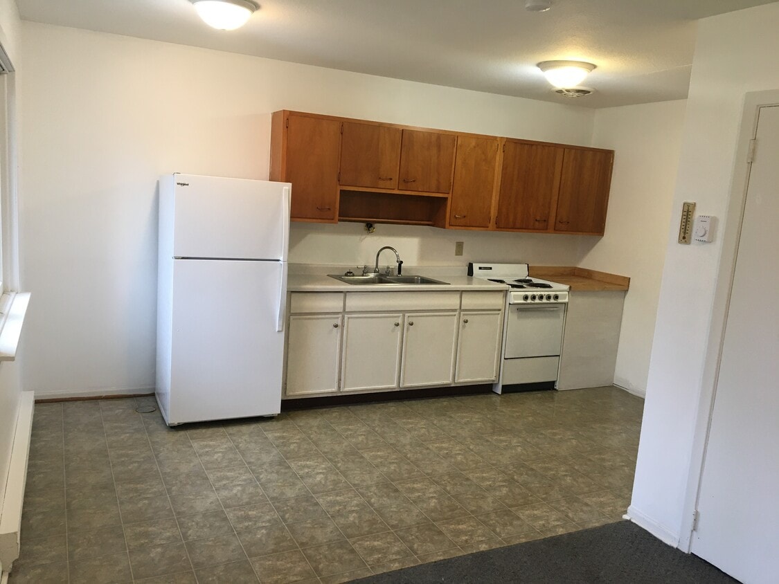 914 Girard St, Hudson, WI 54016 Townhome Rentals in Hudson WI