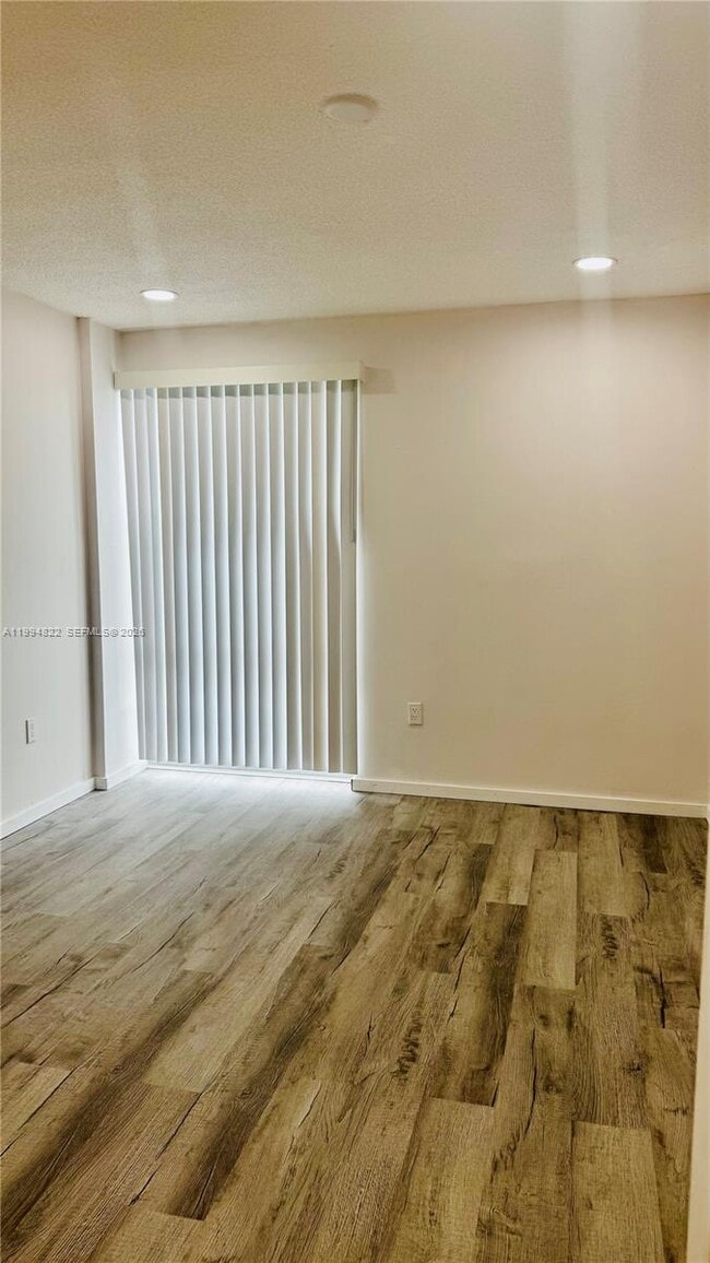 Foto del edificio - 17570 Atlantic Blvd