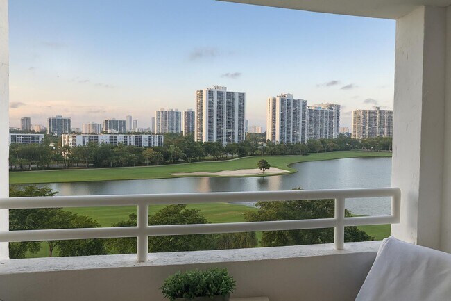 Foto del edificio - 20225 NE 34th Ct