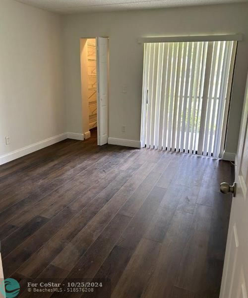 Building Photo - 1108 Meadows Cir