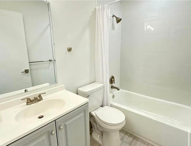 Building Photo - 2630 W 28th St