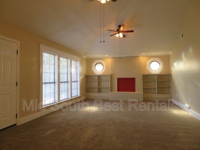 Building Photo - 3168 Mountain Terrace St