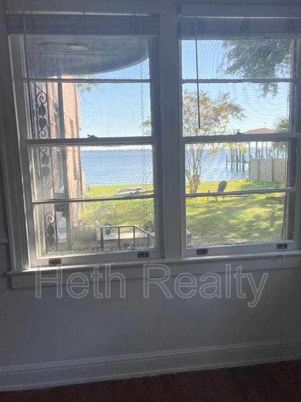 Building Photo - 2748-3 Vernon Terrace