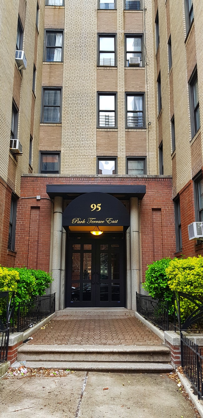 Building Photo - 95 Park Terrace E