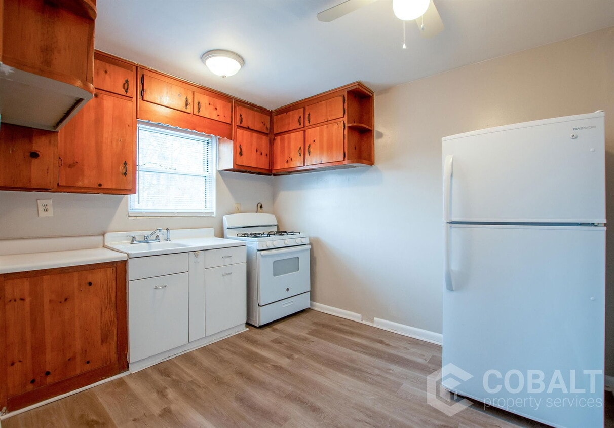 Photo - 954 St Charles Ave Ne