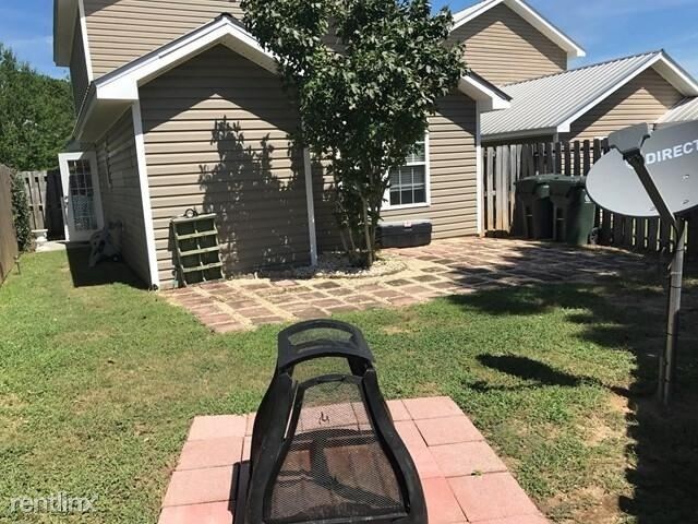 Building Photo - 3 br, 2.5 bath Townhome - 130 Coral Lane 130