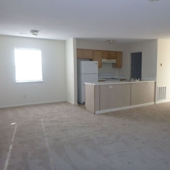 Building Photo - 2928 W Hills Dr