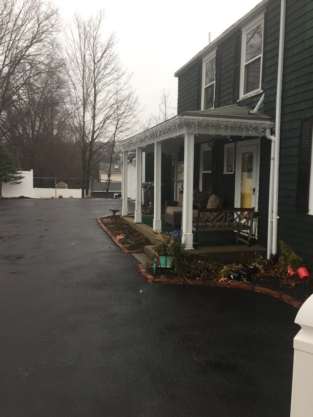 Farmer's Porch - 14 Rustcraft Rd