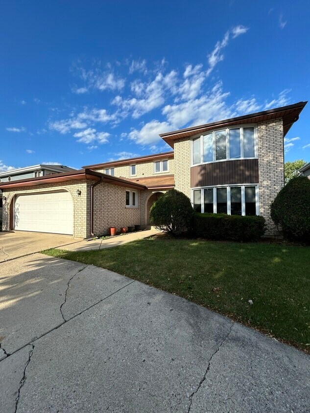Primary Photo - 205 N Catino Ct