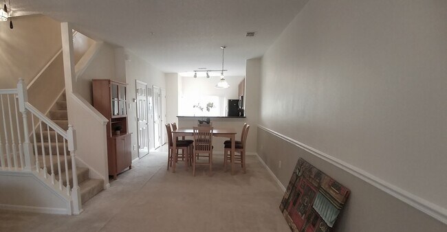 Foto del edificio - Beautiful Furnished 2/2.5  Pool View Condo x Rent Close to Universities.