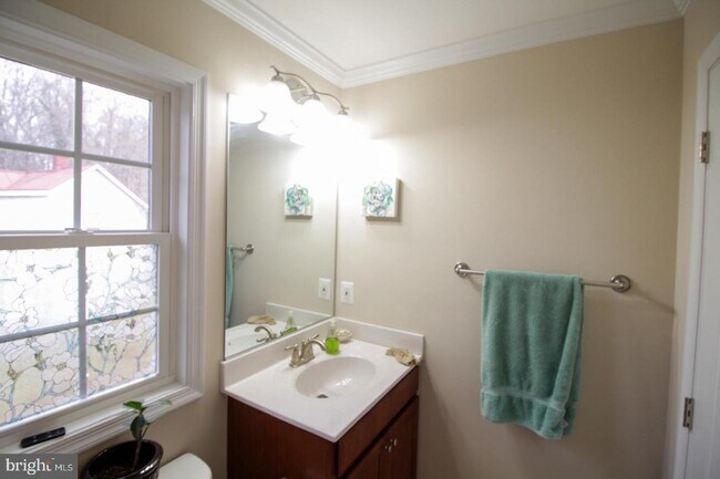 Building Photo - 130 Madison St