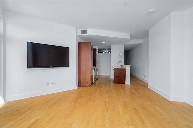 Building Photo - 603 Davis St