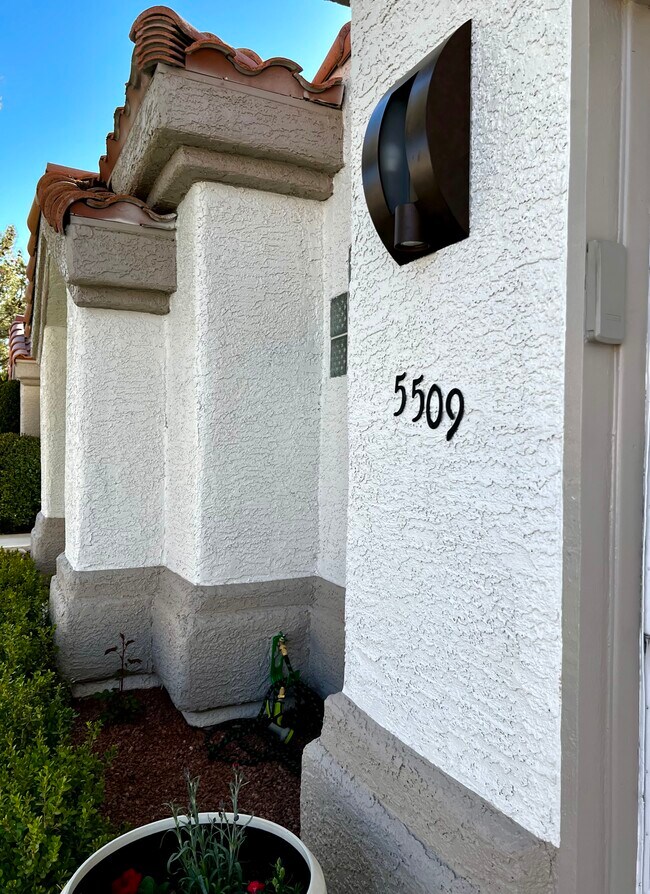 Foto del edificio - 5509 Royal Vista Ln