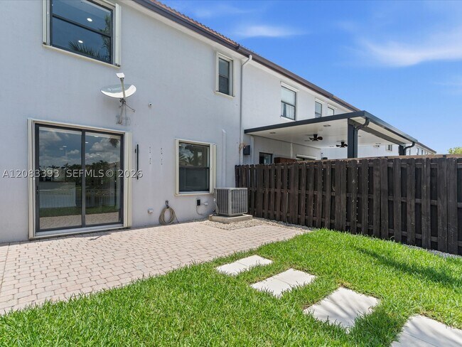 Foto del edificio - 11628 NW 87th Ln