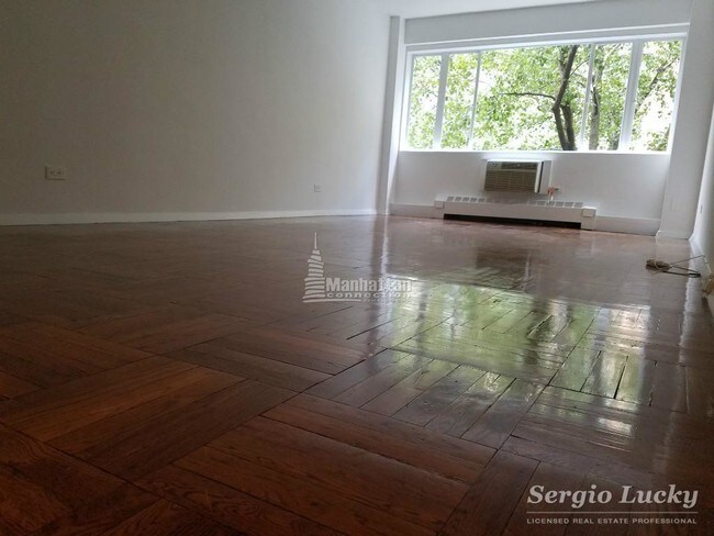 Foto del edificio - 515 E 85th St