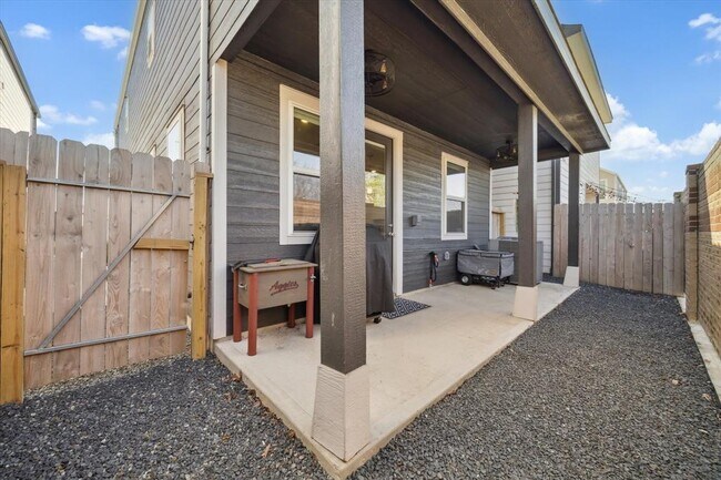 Building Photo - 9954 Storehouse Dr