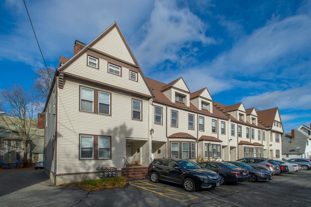 5 Walnut Terrace, Newton, MA 02460 Townhouse for Rent in Newton, MA