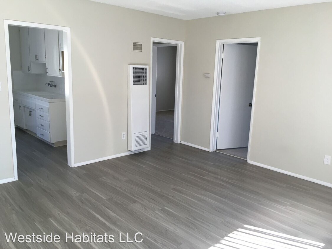Foto principal - 24842 Newhall Ave