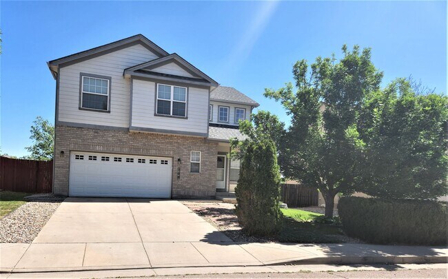 Foto del edificio - 796 Ridgebury Pl