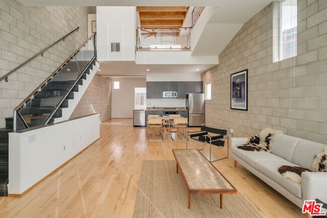 Foto del edificio - 717 Highland Ave