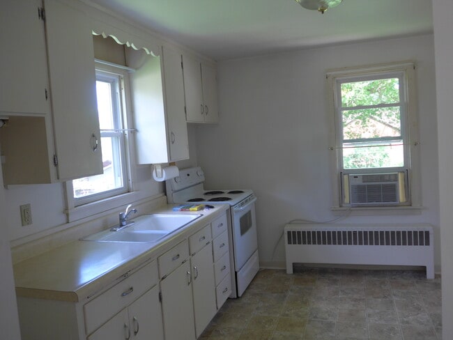 Building Photo - 306 5th St