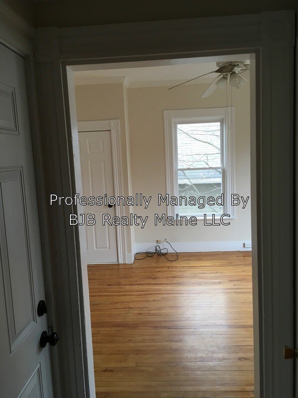 Building Photo - 221 Woodford St