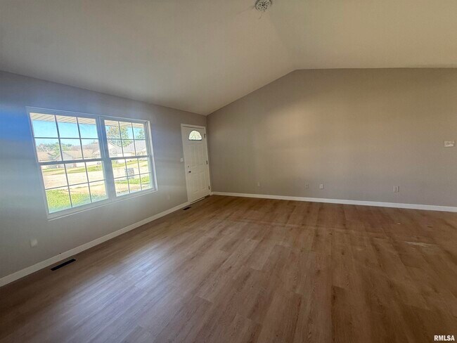Foto del edificio - 605 Oakbrook Ave