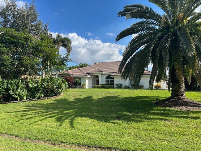 Foto del edificio - 4898 SW Lake Grove Cir