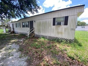 Building Photo - 2211 Cantor Ln