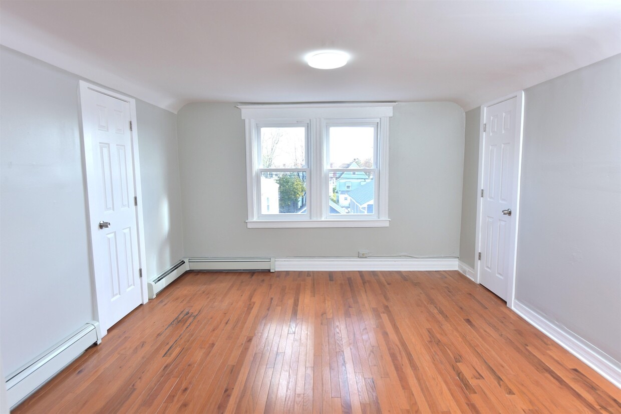 Foto principal - 173 Watson Ave