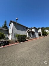 Building Photo - 1454 Four Seasons Dr