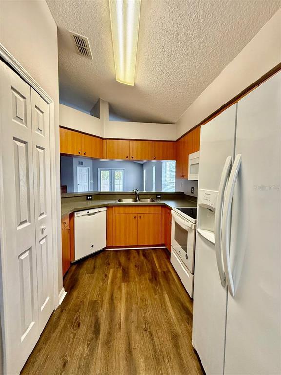 Foto del edificio - 6959 S Manhattan Ave