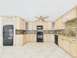 Building Photo - 2824 Briarhurst Dr