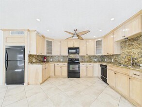 Building Photo - 2824 Briarhurst Dr