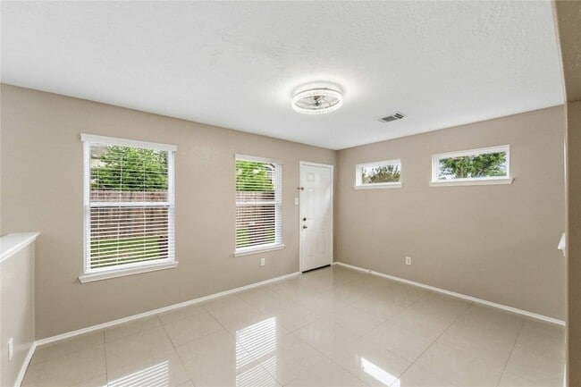 Building Photo - 11015 Shumard Oak Ct