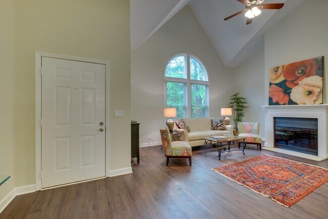 Building Photo - 105 Highland Villa Dr