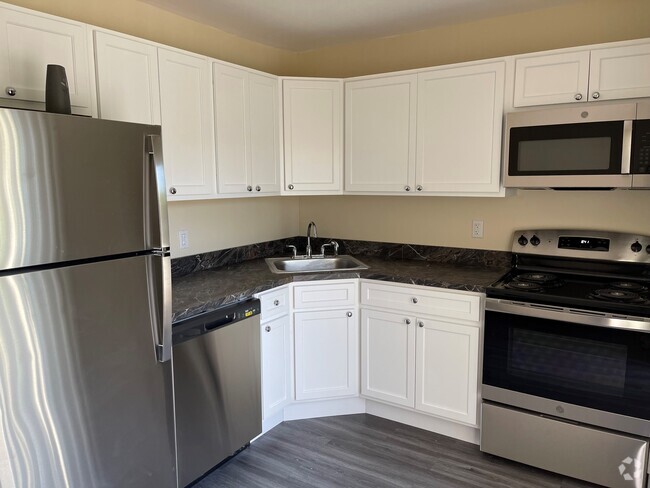 Newly renovated kitchen - The Niche at Calvert Gardens