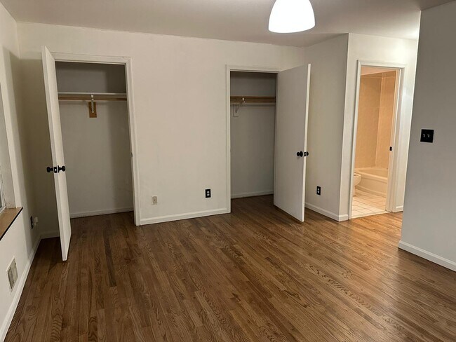 Building Photo - 857 Martin St