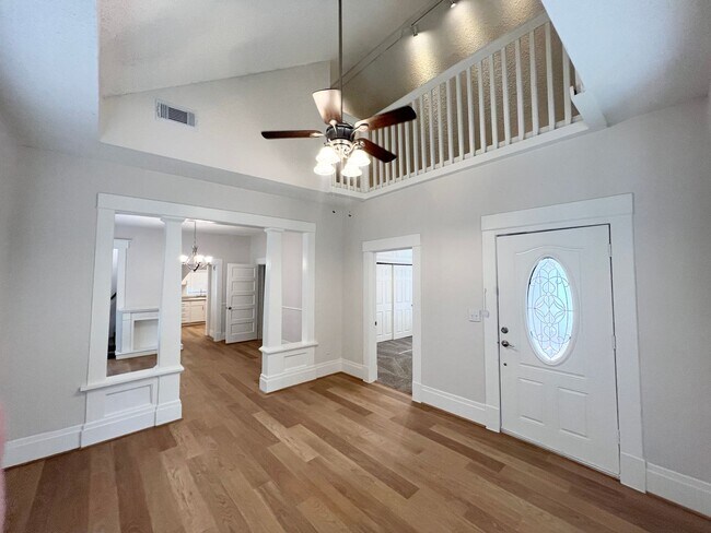 Foto del edificio - Unique Boutique 3/2/2 Craftsman Bungalow In Angleton