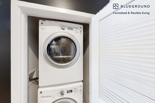 Foto del edificio - 7400 Center Ave