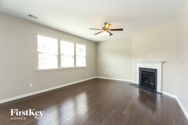 Building Photo - 11370 Cedarvale Farm Pkwy