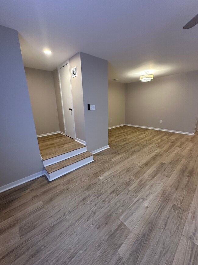 Entry - 423 S Sharp St