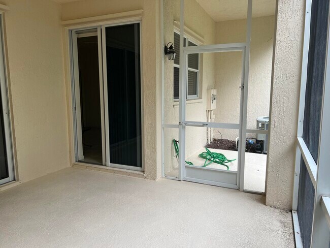 Foto del edificio - 8125 Carnoustie Pl