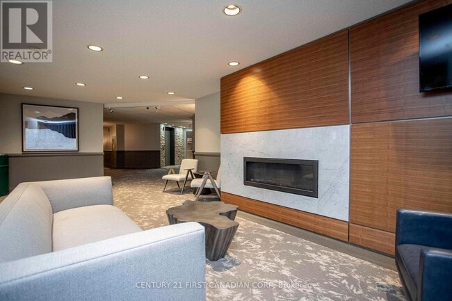 Photo du bâtiment - 5-325 Jacksway Crescent