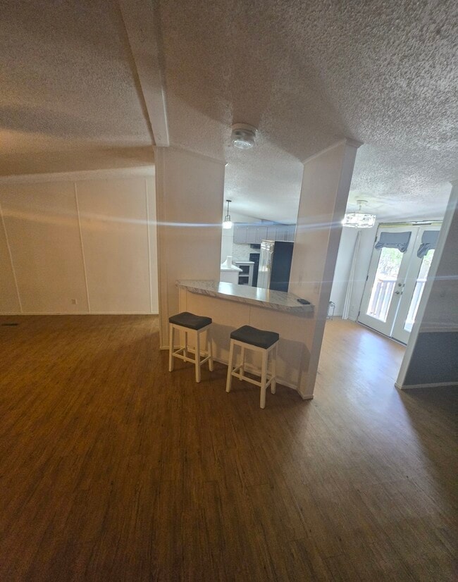 Building Photo - 464 Red Bud Ln