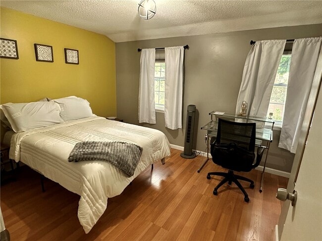 Foto del edificio - 1082 Mt Hope Ave