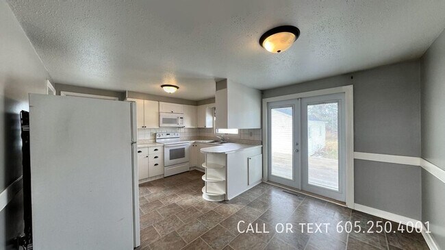 Foto del edificio - 3 Bedroom 2 Bath Ranch Home South Central ...